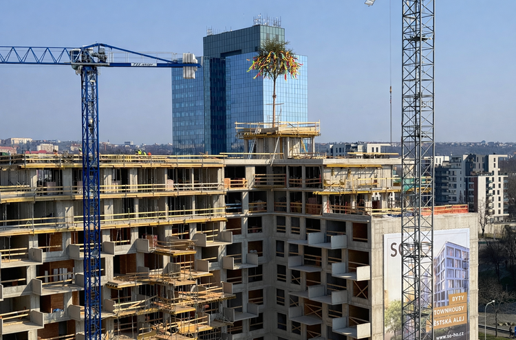 Druhá etapa SO-HO Rezidence dosáhla svého nejvyššího bodu