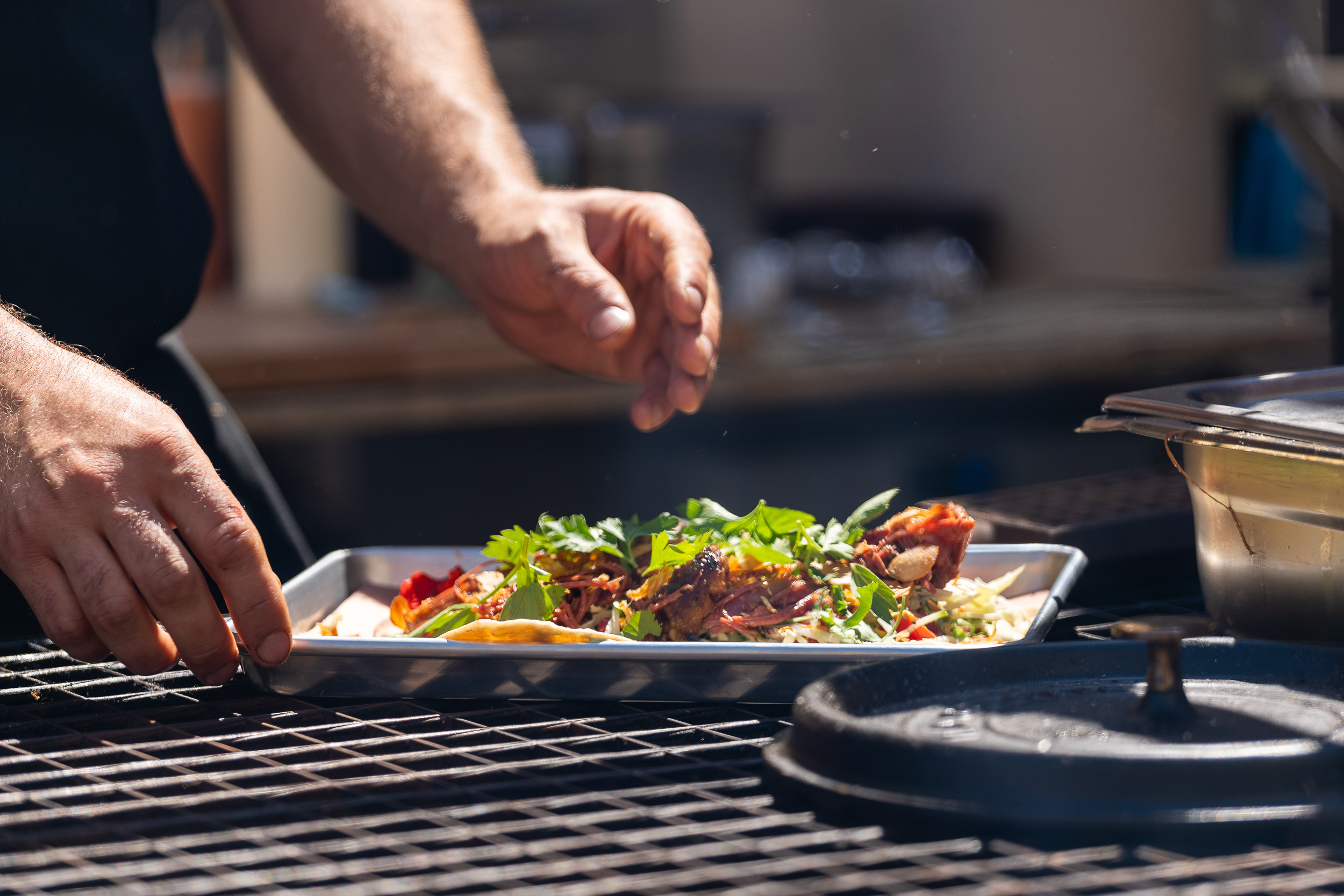 <b>ŽIJ A MILUJ</b><br>STREETFOOD