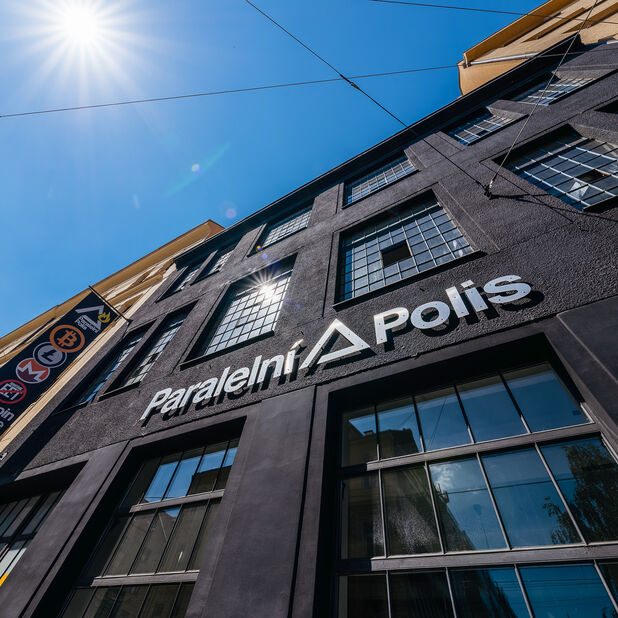 Paralelní Polis